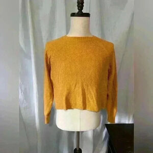 Hollister Cropped Women’s Sweater. Yellow. Long Sleeve. Size M.